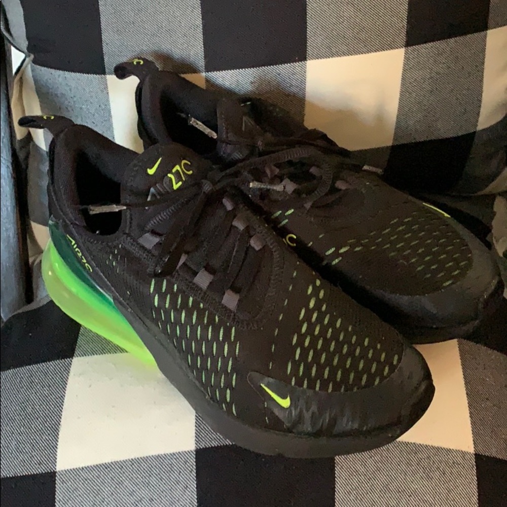 Nike 270 sneakers, great condition, size 7 Y